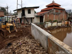 Jadi Langganan Banjir, Warga Bukit Duri Berharap Dibangun Turap
