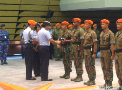 KSAU Berikan Penghargaan ke Tim Triathlon 467 Paskhas