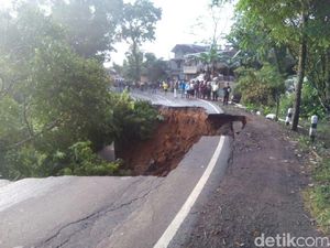 Akses Kuningan-Majalengka Terputus, Polisi Pasang Rambu di Jalur Alternatif