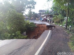Akses Kuningan-Majalengka Terputus, Polisi Pasang Rambu di Jalur Alternatif