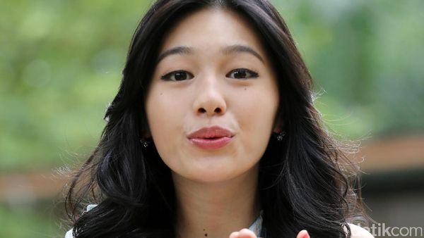 Claudy Putri, Si Cantik Tapi Medok