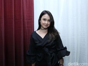 Takut Gendut, Anjani Dina Mulai Jarang Makan Durian