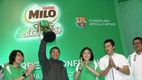 MILO Football Championship 2017 dibuka dan diresmikan oleh Menteri Pemuda dan Olahraga Republik lndonesia Imam Nahrawi dengan didampingi oleh Direktur Legal & Corporate Affairs PT Nestle lndonesia Debora R. Tjandrakusuma dan Business Executive Ofiicer Beverages Business Unit PT Nestle lndonesia Prawitya Soemadijo.
