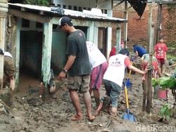 Banteng Muda Gelar Baksos dan Kerja Bakti dengan Warga Bukit Duri