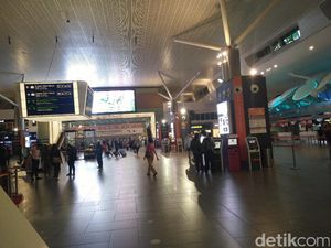 Video Rekaman CCTV Sebelum Kematian Kim Jong-Nam