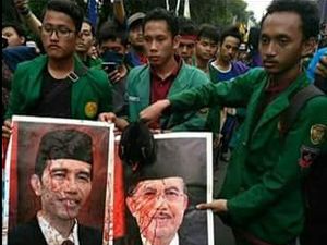 Pecinta Hewan Kecam Demo Mahasiswa UNJ Potong Ayam yang Viral