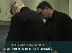 Kolaborasi Koki Tunanetra dan Asisten Autistik yang Inspiratif