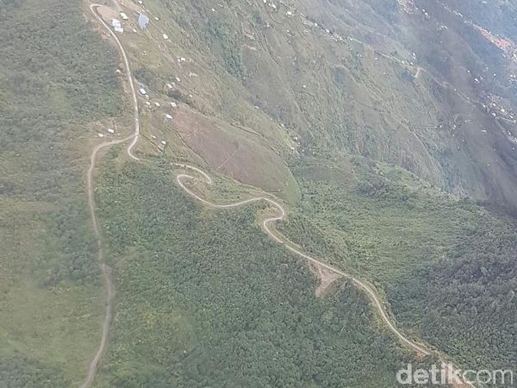 Foto: Wow! Jokowi Bangun Jalan Ribuan Kilometer di Kalimantan dan Papua Foto: Wow! Jokowi Bangun Jalan Ribuan Kilometer di Kalimantan dan Papua