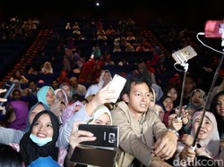Antusiasnya Warga Cibinong Nobar Film SYTD 2