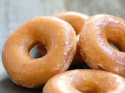 Agar Donat Empuk dan Kecokelatan Rata, Perhatikan Tips Ini