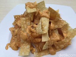 Pengin Ngemil? Bikin Kulit Pangsit Saus Kacang Ini Saja