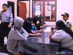 Tak Bawa KTP, Tujuh Perempuan Berpakaian Seksi Diamankan