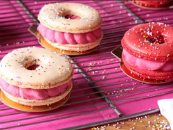Donat Macaron Hingga Donat Kotak, Ini 10 Kreasi Donat Unik dari Mancanegara (2)