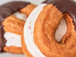 Yuk, Coba Bikin Kreasi Donat Es Krim dengan 3 Bahan