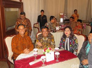 Anies Sebut Review 8 Pergub Djarot untuk Samakan Visi Anies Sebut Review 8 Pergub Djarot untuk Samakan Visi