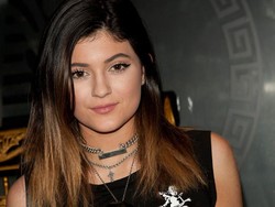Pasang Foto Merokok di Instagram, Kylie Jenner Hujan Kritikan