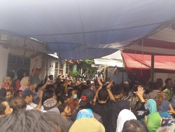 Sorak Sorai Warga Ramaikan Penghitungan Suara di TPS 29 Kalibata