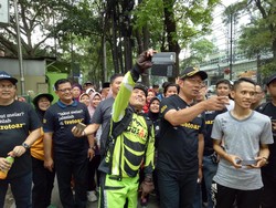Ridwan Kamil Ajak Penyandang Disabilitas Resmikan Trotoar Dago
