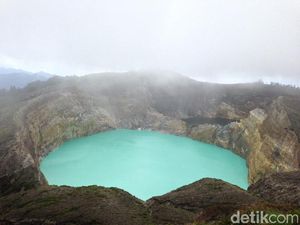 Danau Tiga Warna Kelimutu yang Mendunia