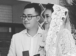 Selamat Berbahagia! Dennis Adhiswara Nikahi Manajernya Sendiri