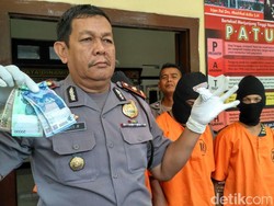 Satpol PP Kota Kediri Serahkan Pengedar Pil Koplo ke Polisi