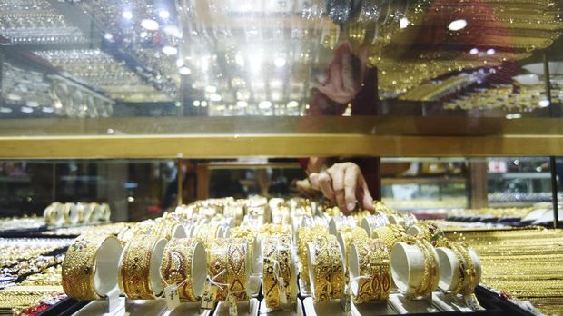 Adu Kilap Investasi Emas Batangan dan Perhiasan