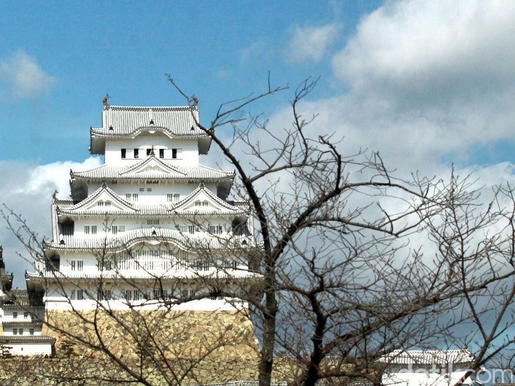Serba-serbi Kastil Himeji, Tempat Syuting James Bond dan Kisah Hantunya