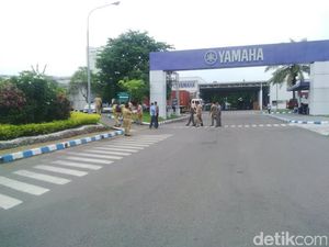 Petugas Gabungan Sweeping Pekerja Asing di Kabupaten Pasuruan