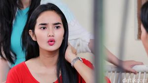 Bibir Merah Faby Marcelia