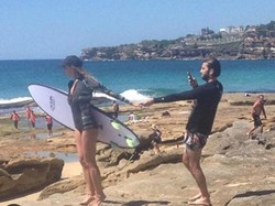 Kasihan, Liburan Bareng Pacar Tapi Cuma Dijadikan Fotografer Pribadi