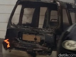 Angkot D15 Terbakar di Pamulang