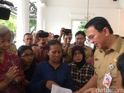 3 Staf Biro Gantikan Ahok yang Tak Bisa Temui Warga di Balai Kota