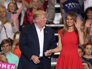 Sepatu Louboutin yang Dipakai Melania Trump Diskon Jadi Rp 4,5 Juta