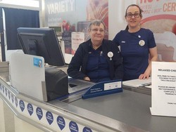 Supermarket Ini Sediakan Layanan Kasir Khusus untuk Penderita Demensia