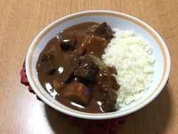 Wah, Nasi Bertopping Kuah Kari Ini Ternyata Cake!