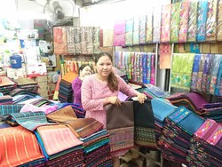 Pasar Pagi di Laos, Terima Semua Mata Uang Dunia