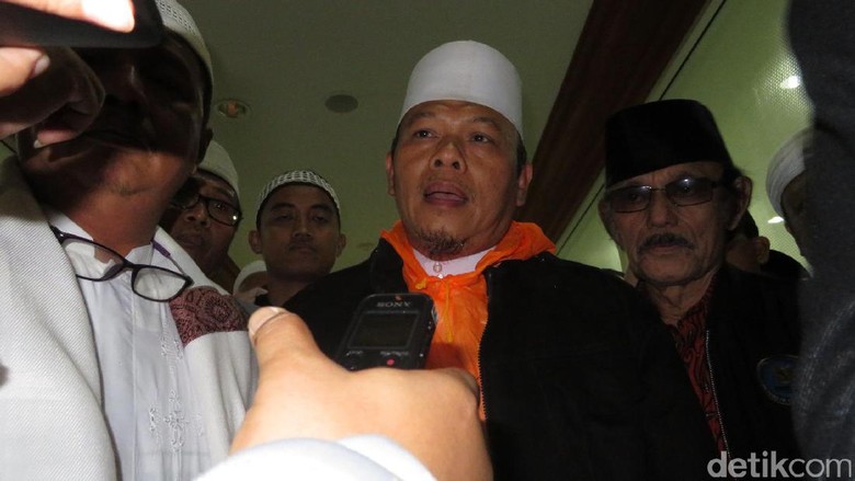 Sekjen FUI Al-Khaththath Ditangkap di Hotel Kempinski Kamar 123 Sekjen FUI Al-Khaththath Ditangkap di Hotel Kempinski Kamar 123