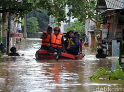 Banjir Belum Surut, Listrik di Cipinang Melayu Dipadamkan