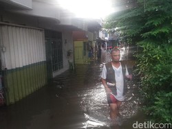 Pompa di Kali Mookevaart Dioperasikan Setelah Debit Air Turun