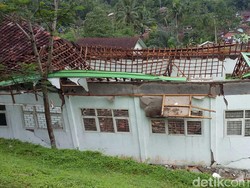 Hujan Deras, Ruang Lab Bahasa SMP 2 Taraju Tasikmalaya Ambruk