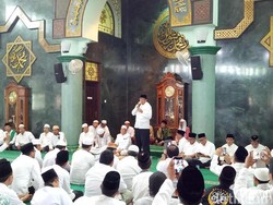 Unggul di Real Count, Cagub Banten Wahidin Halim Gelar Istigasah
