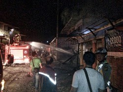 Awalnya Mengisi Pertamax Sambil Merokok, Kios Bensin Ari Terbakar