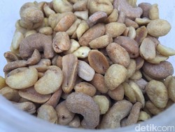 Mau Ngemil? Bikin Kacang Bumbu yang Gurih Renyah Ini