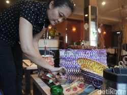 Yayasan di Garut Ini Kekurangan Sampah untuk Dibuat Kerajinan