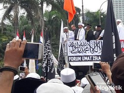 Usai Rapat, Komisi III DPR Temui Massa Aksi 212