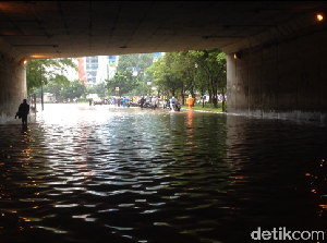 Banjir di Dekat Tol Becakayu Karena Pompa Tak Berfungsi