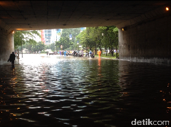 Banjir di Dekat Tol Becakayu Karena Pompa Tak Berfungsi