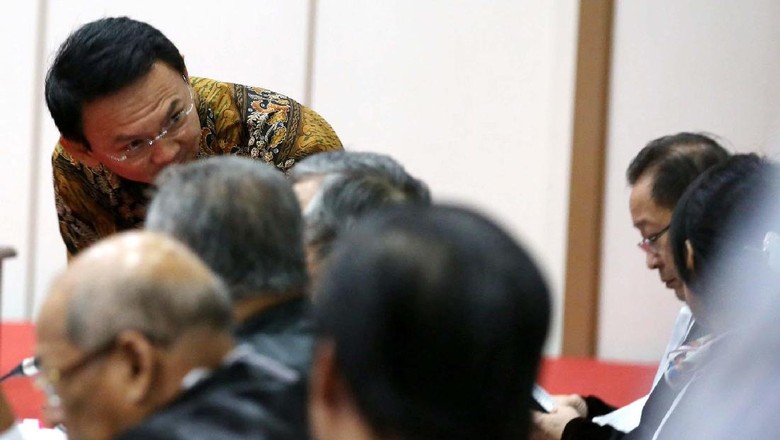 Pengacara Keberatan Soal Habib Rizieq, Hakim Tetap Lanjutkan Sidang Pengacara Keberatan Soal Habib Rizieq, Hakim Tetap Lanjutkan Sidang