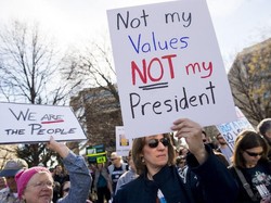 Teriak Trump Bukan Presiden Saya, Ribuan Orang Demo di New York
