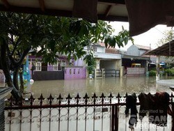 Banjir di Perumnas 1 Bekasi, Sejumlah Warga Mengungsi di Masjid